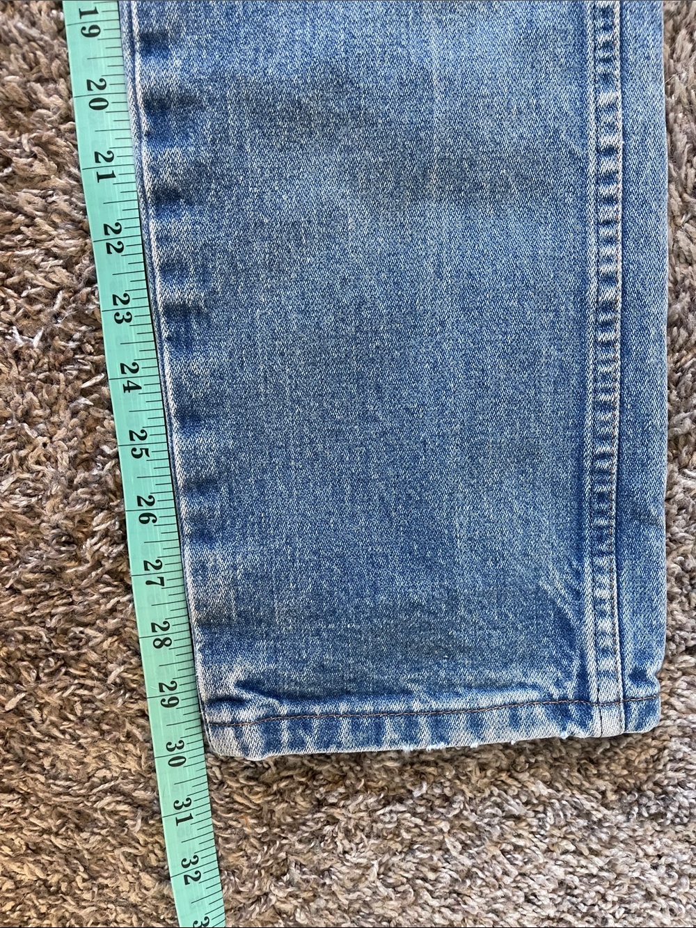Wrangler Straight Leg Jeans in Light Blue Wash - Picture 7 of 7